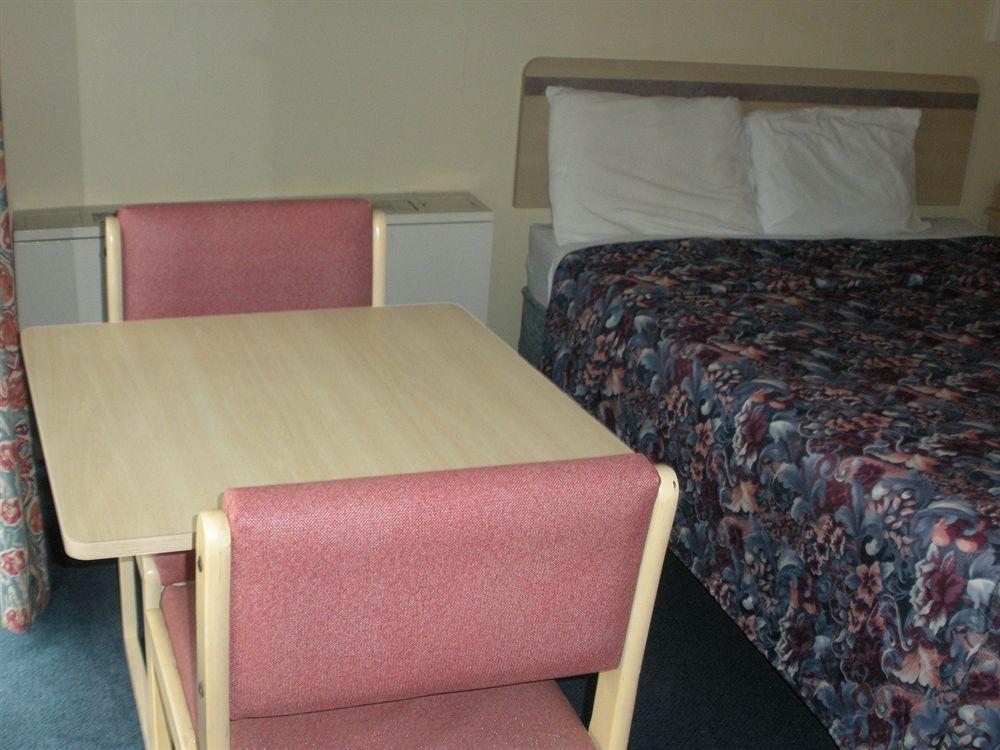Regency Inn And Conference Center Clinton Bagian luar foto