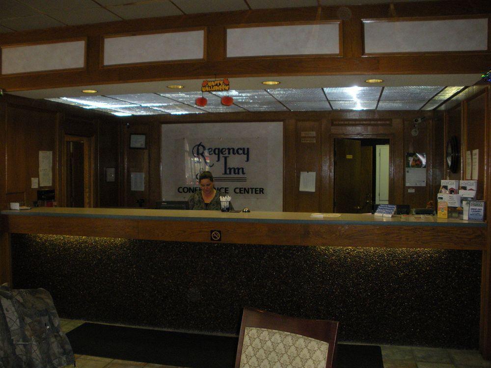 Regency Inn And Conference Center Clinton Bagian luar foto