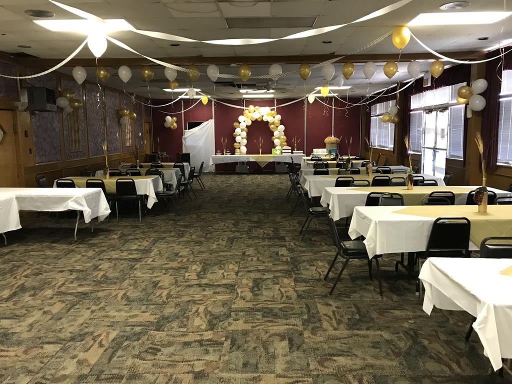 Regency Inn And Conference Center Clinton Bagian luar foto