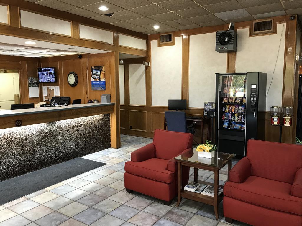 Regency Inn And Conference Center Clinton Bagian luar foto