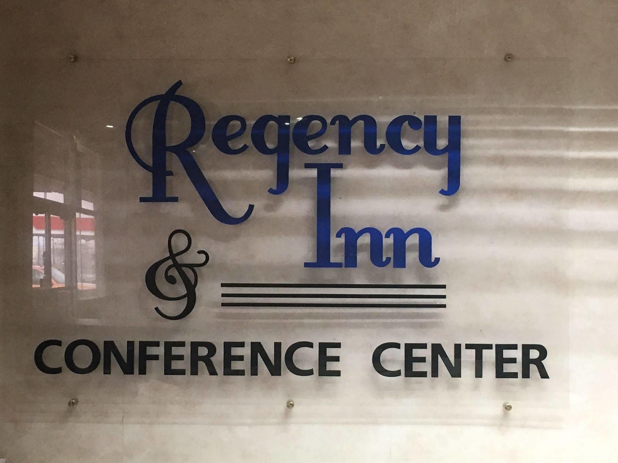 Regency Inn And Conference Center Clinton Bagian luar foto