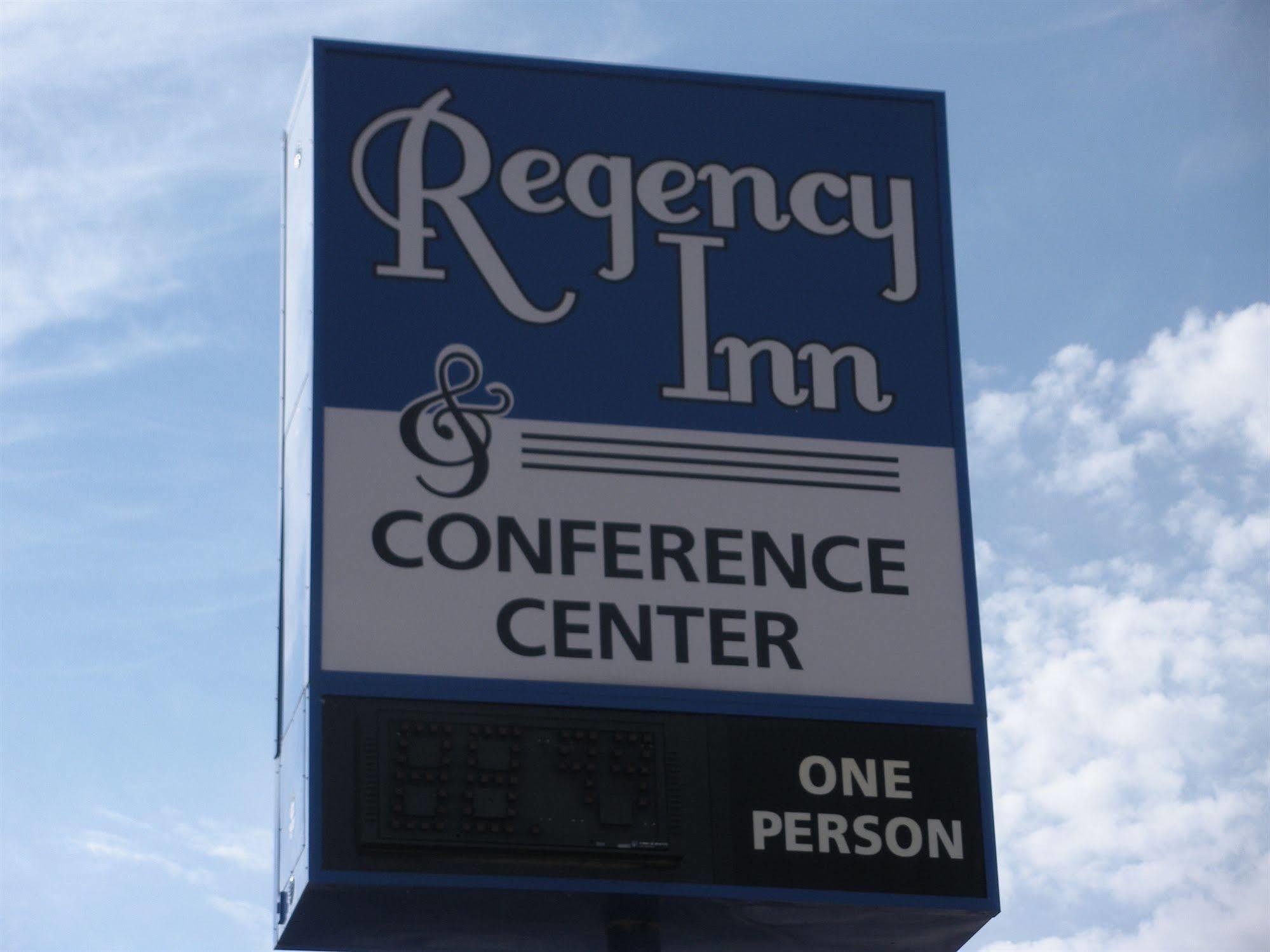 Regency Inn And Conference Center Clinton Bagian luar foto