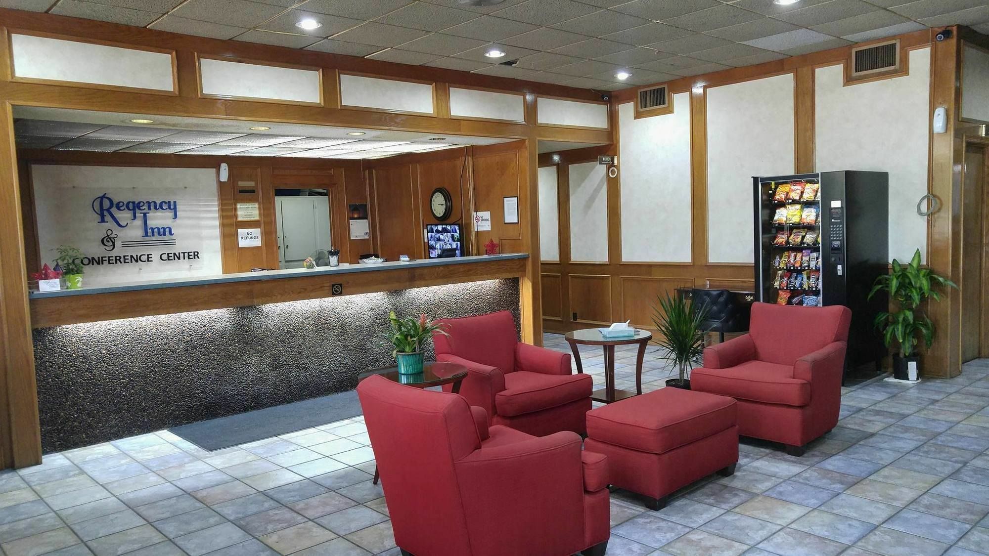 Regency Inn And Conference Center Clinton Bagian luar foto